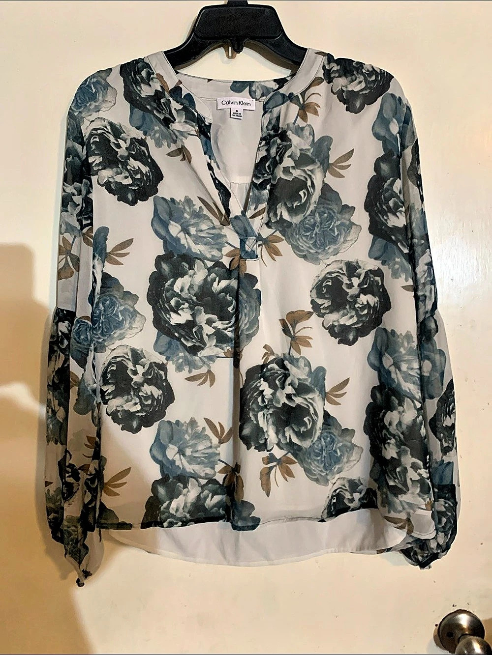 Calvin Klein Floral Blouse in White & Blue Size Medium